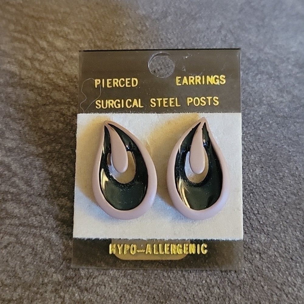 3/$30 VTG 1980s Teardrop Swirl Two-tone Post Earrings - Picture 2 of 5
